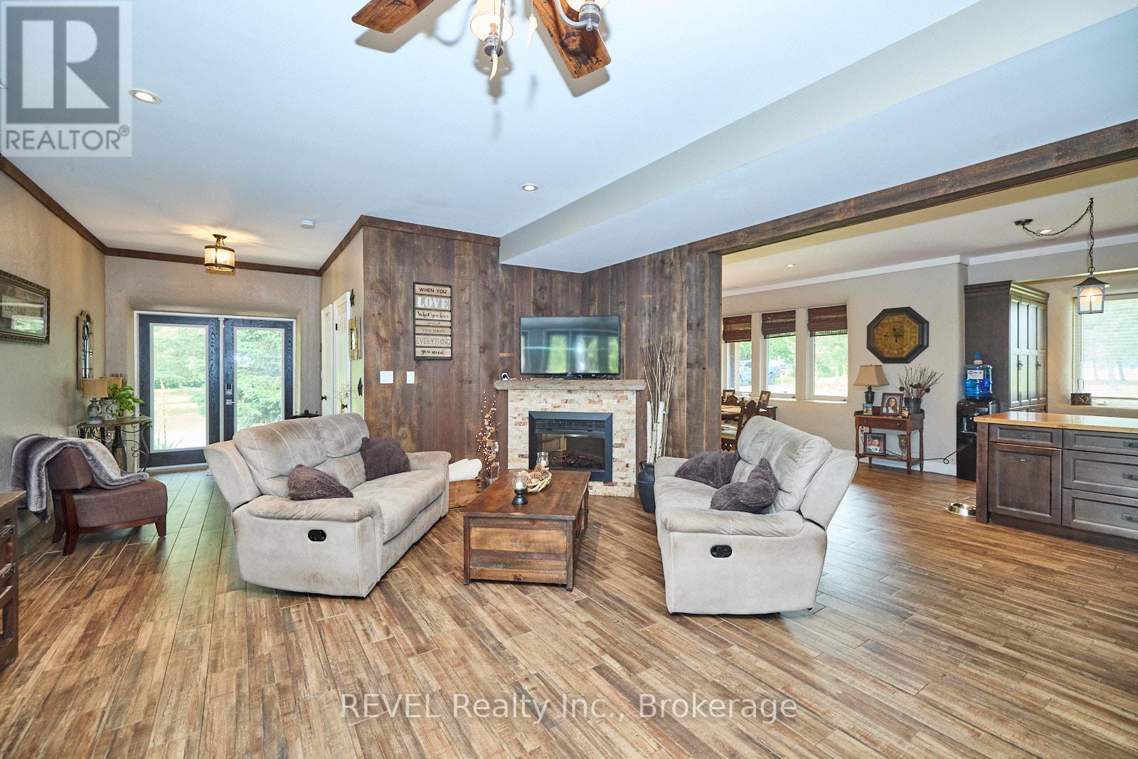 9695 Grassy Brook Road Property Photo 14