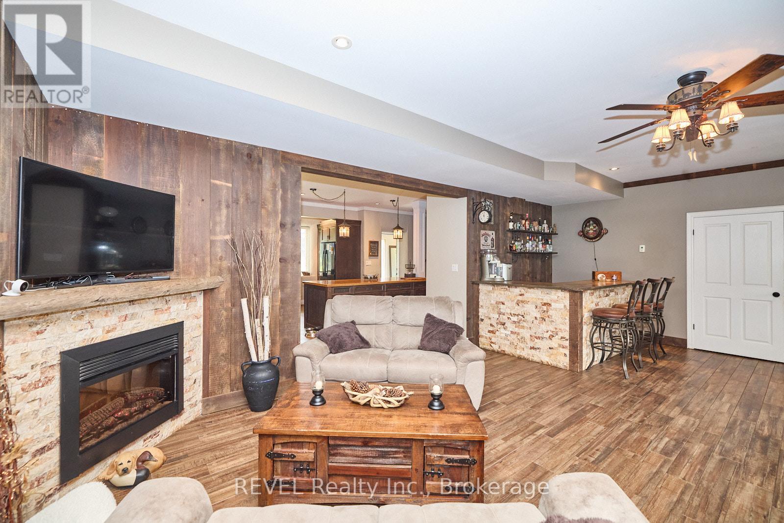 9695 Grassy Brook Road Property Photo 15
