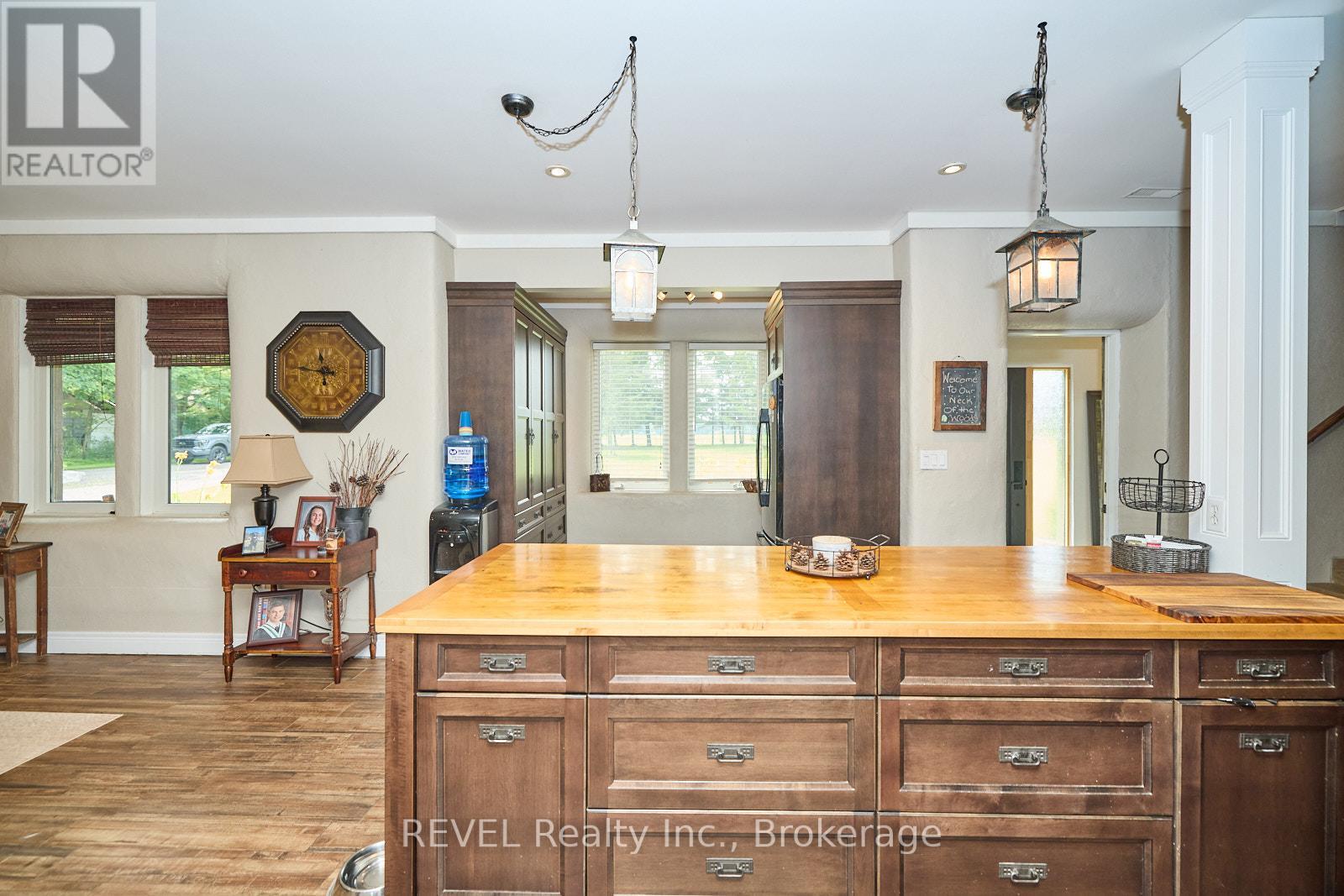 9695 Grassy Brook Road Property Photo 23
