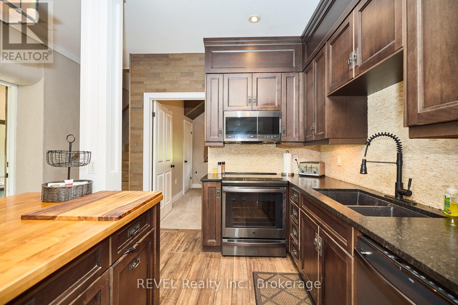 9695 Grassy Brook Road Property Photo 24