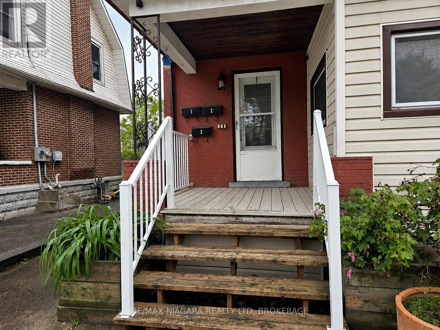 3 - 23 AVENUE PLACE