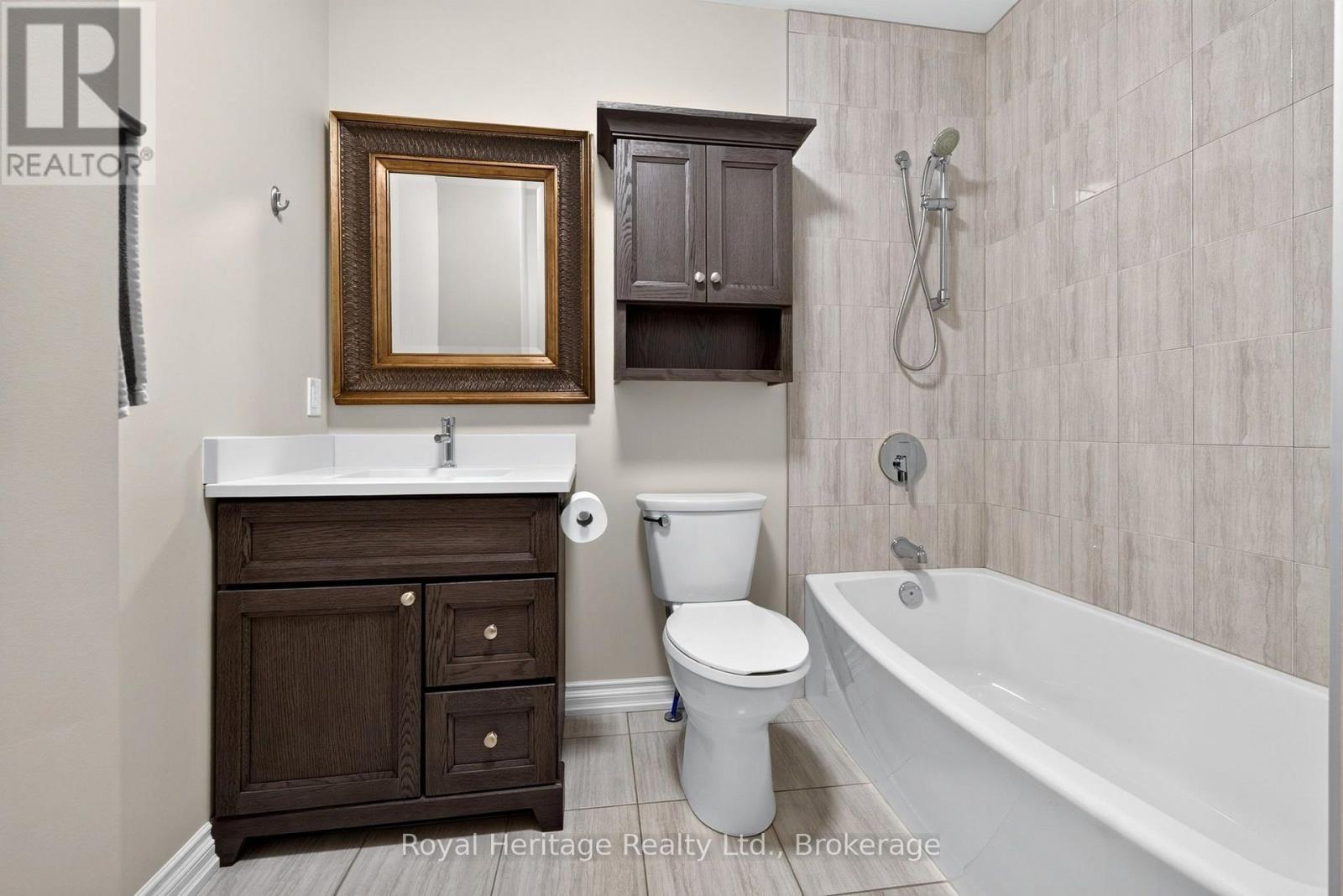 204 - 25 King Street Property Photo 19