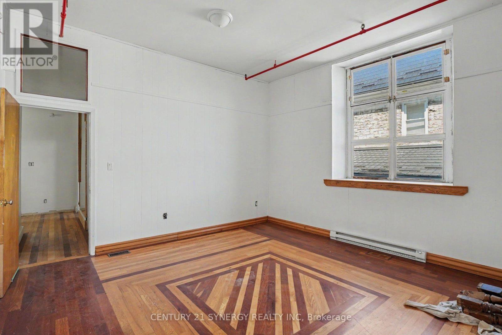 38 Main Street E Property Photo 11
