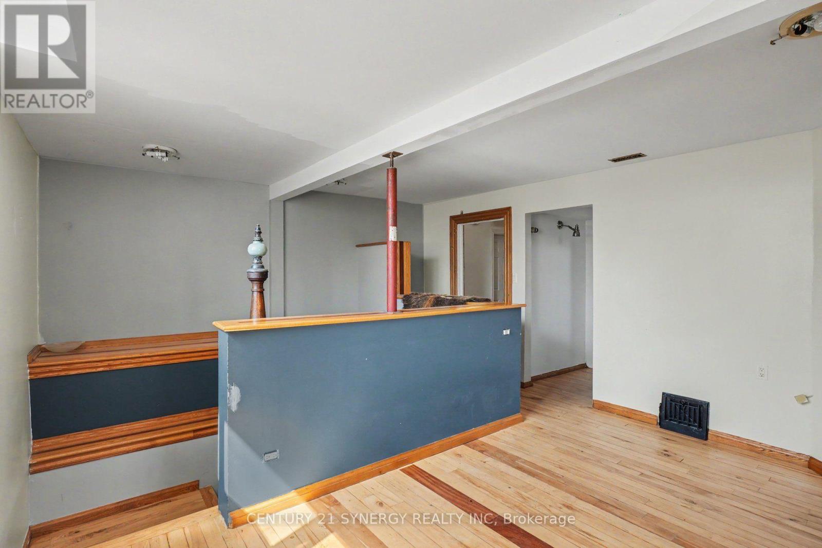 38 Main Street E Property Photo 14