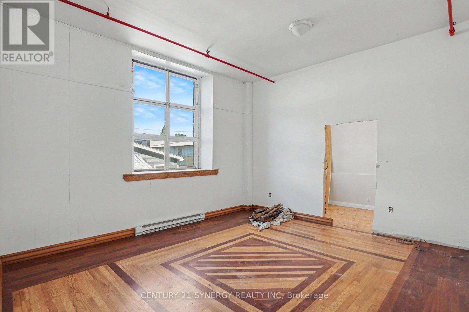 38 Main Street E Property Photo 15
