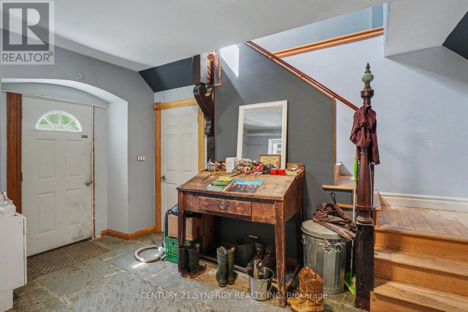 38 Main Street E Property Photo 17