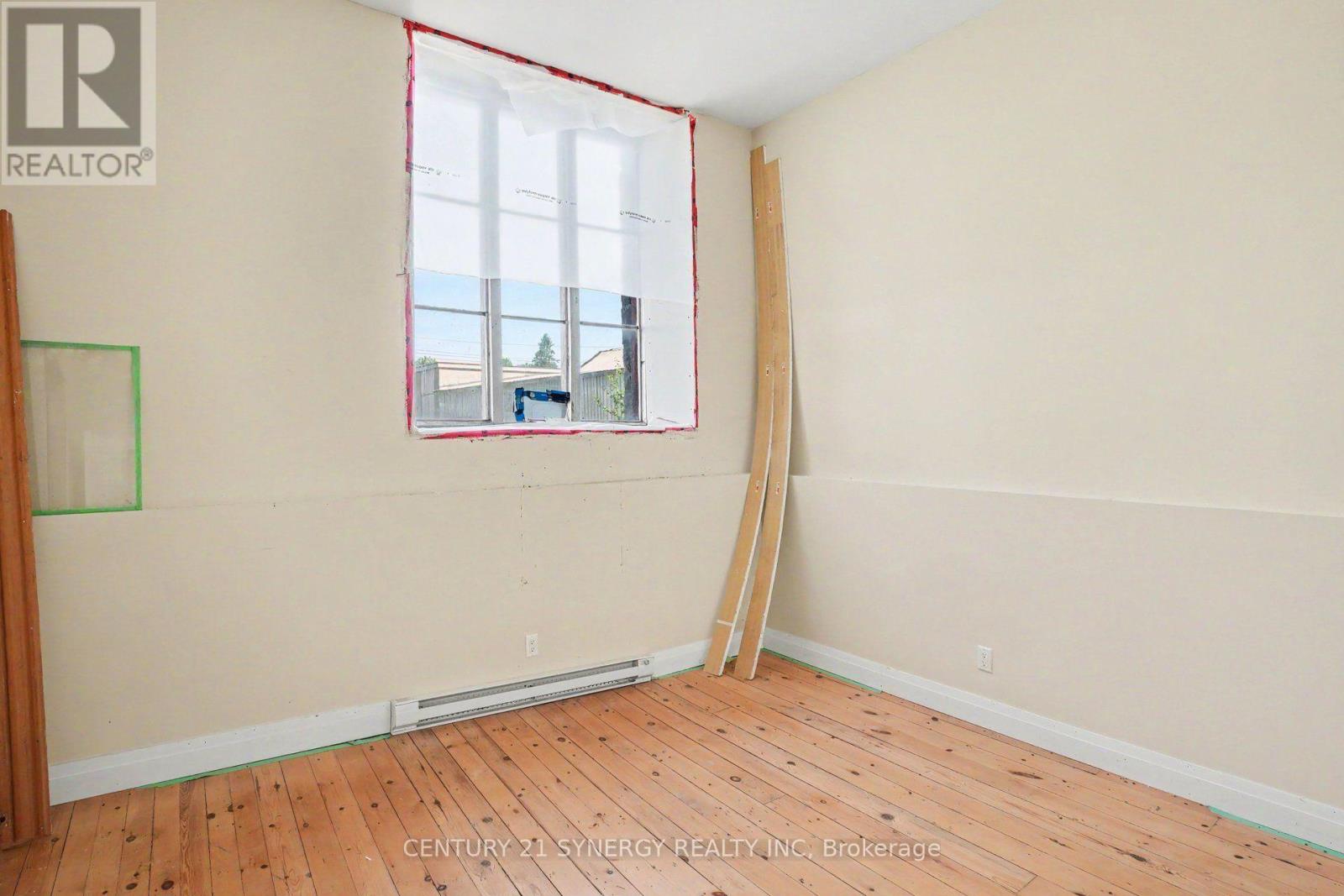 38 Main Street E Property Photo 19