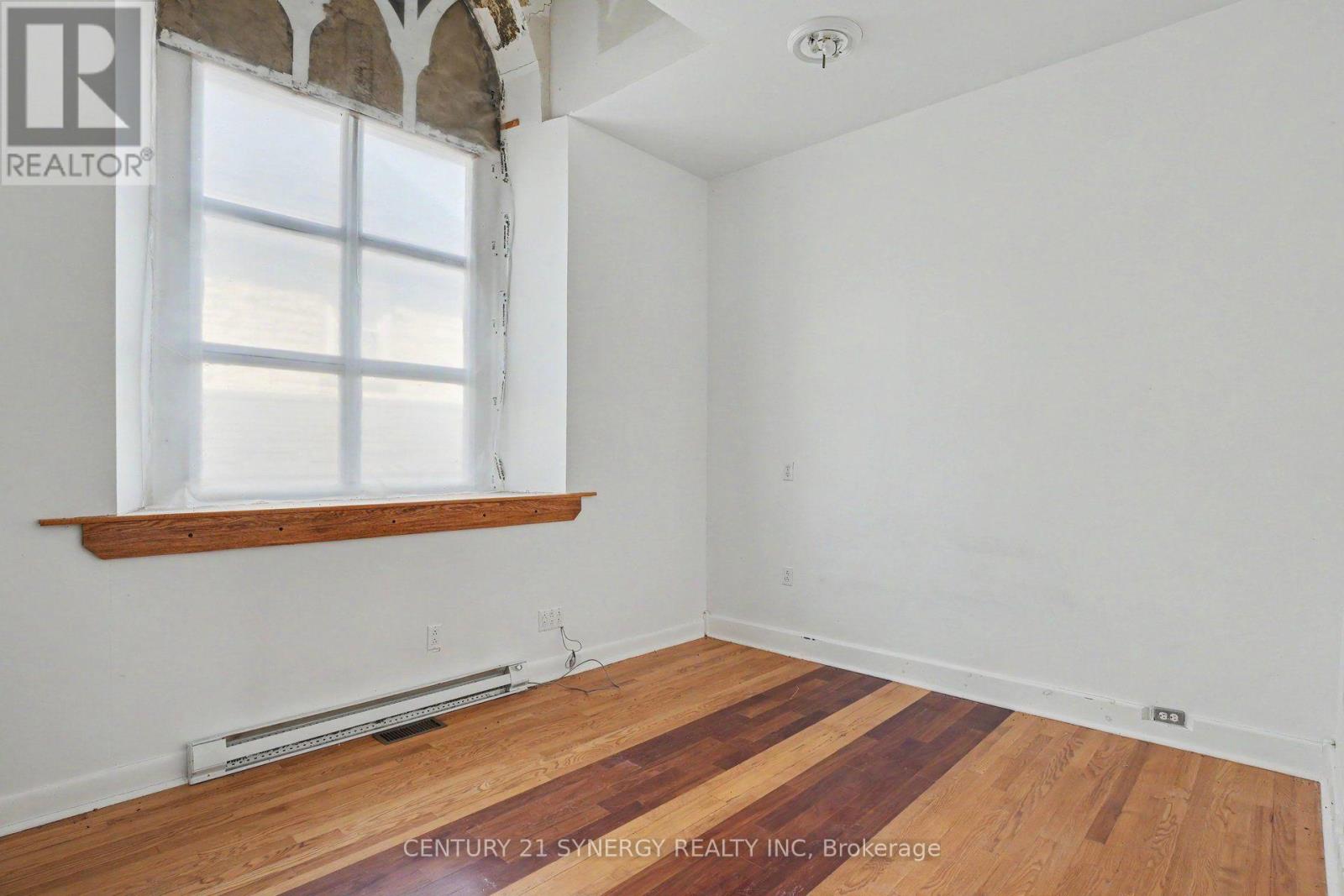 38 Main Street E Property Photo 23