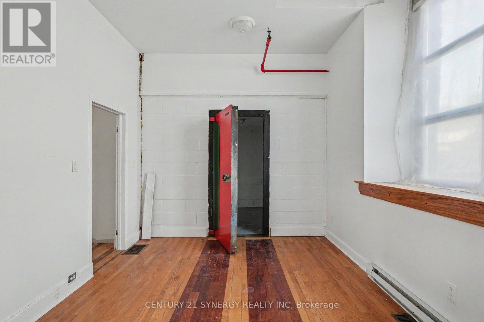 38 Main Street E Property Photo 24