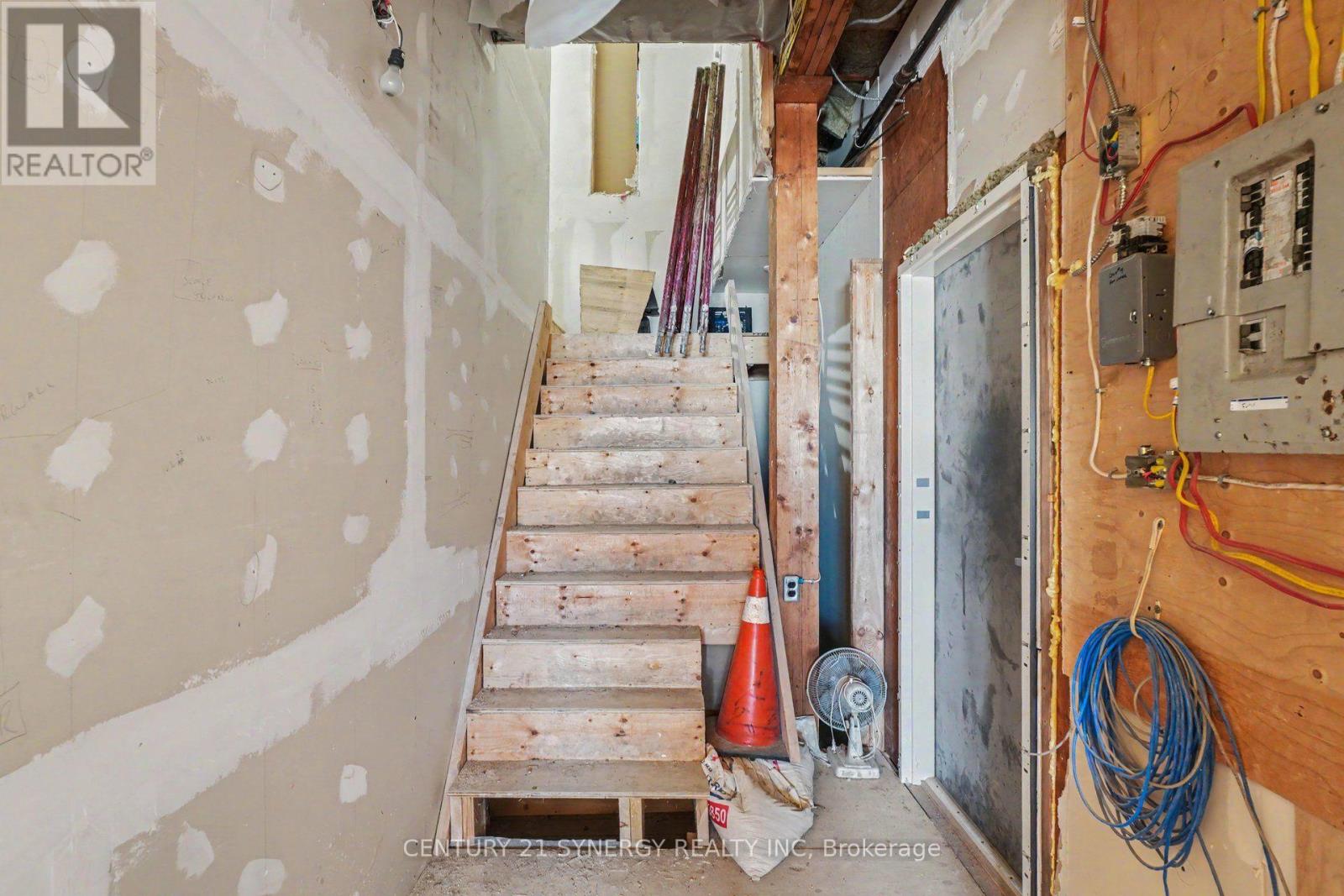 38 Main Street E Property Photo 25