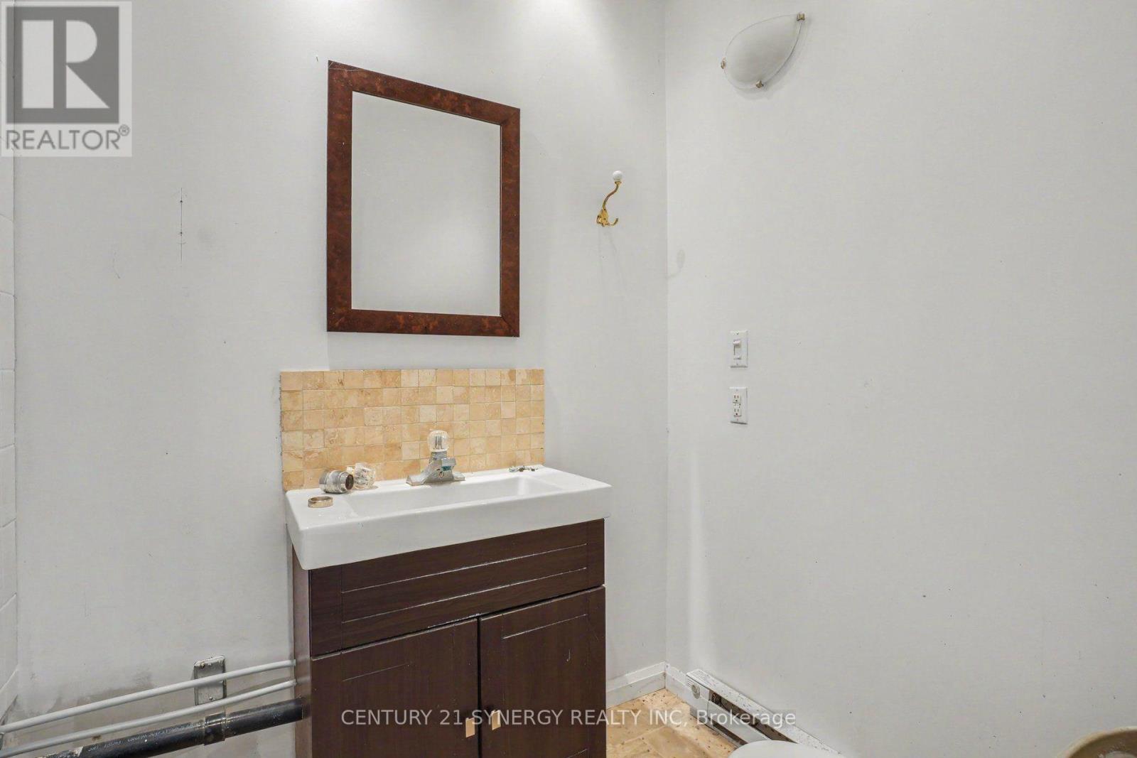 38 Main Street E Property Photo 32