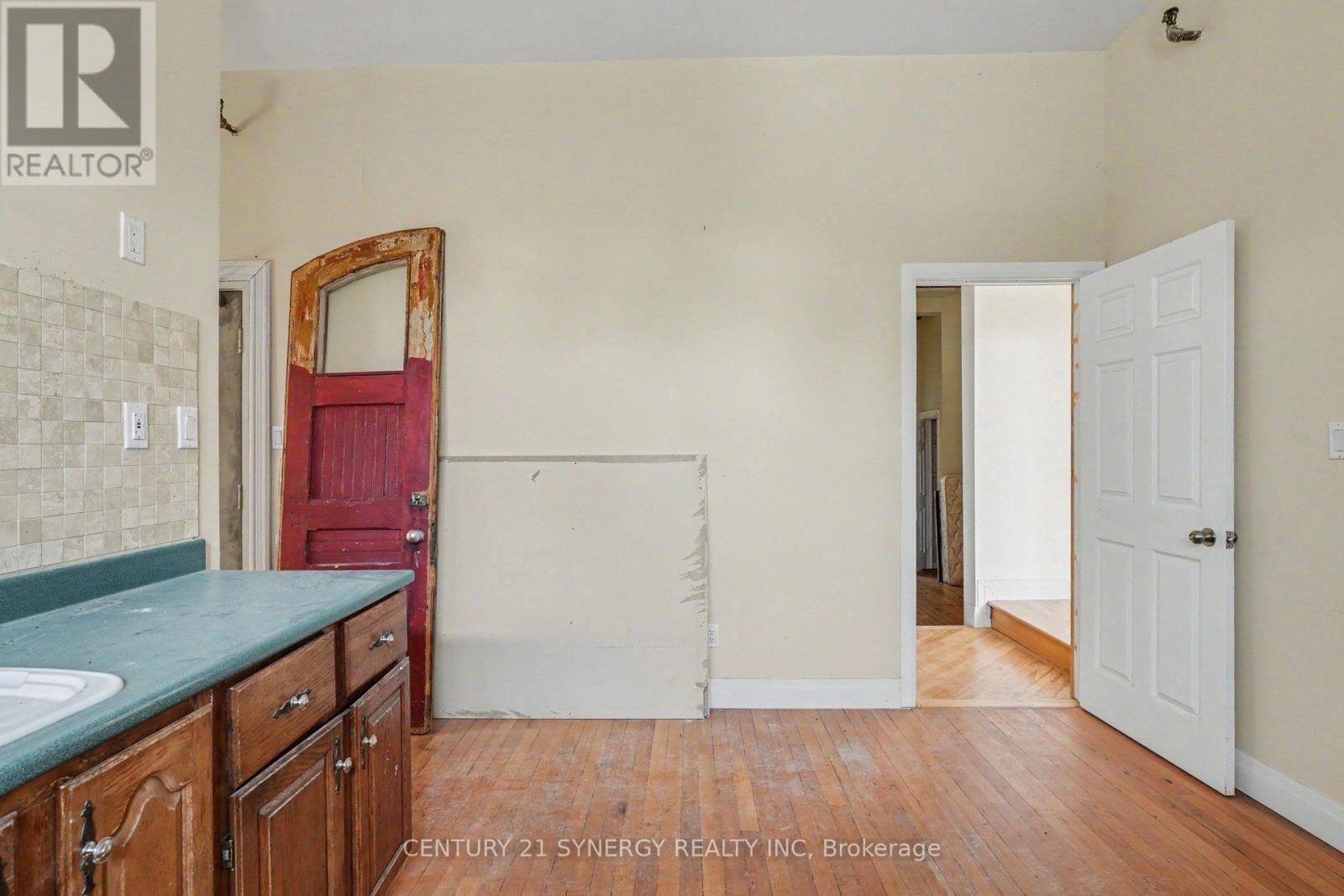 38 Main Street E Property Photo 36