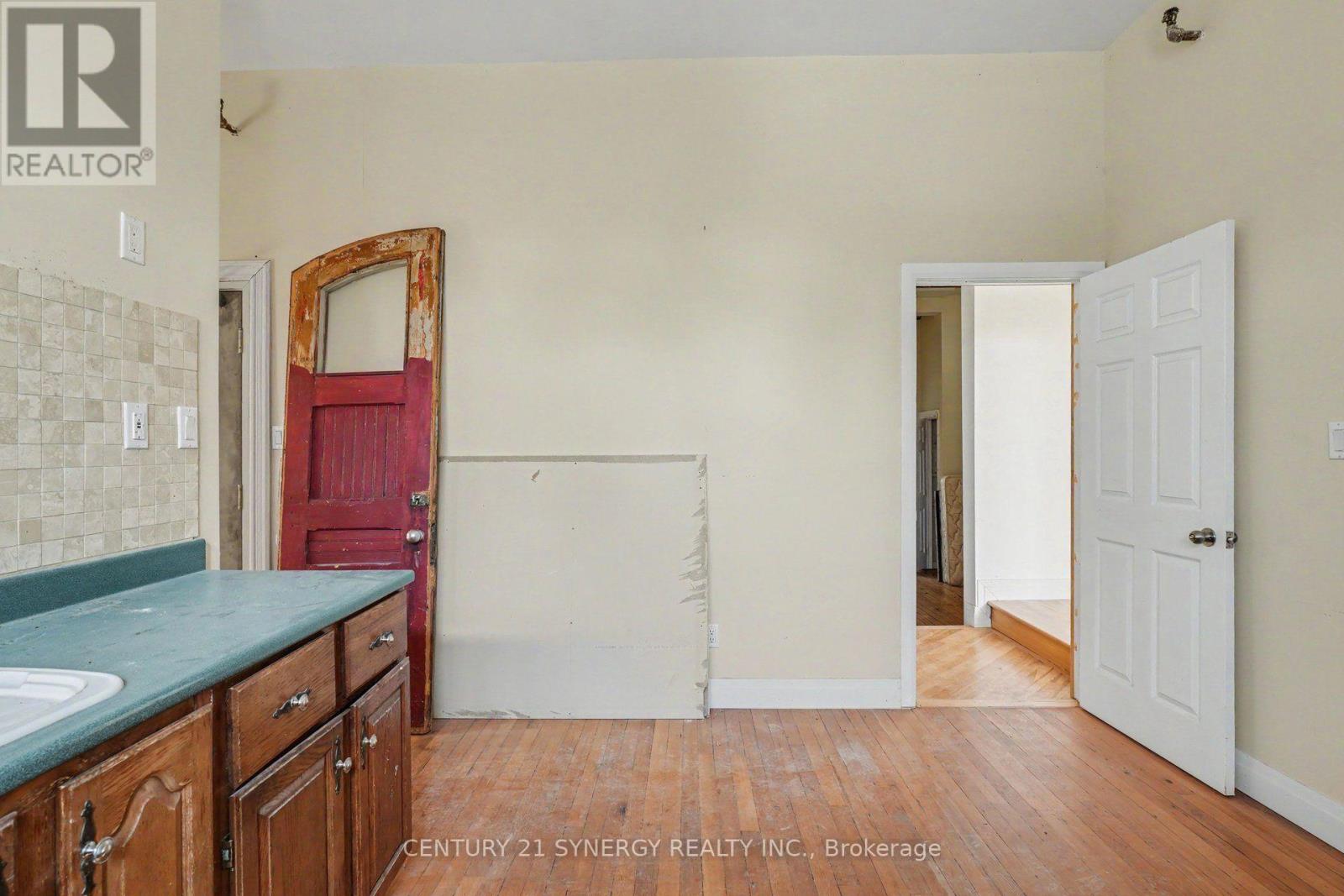 38 Main Street E Property Photo 36