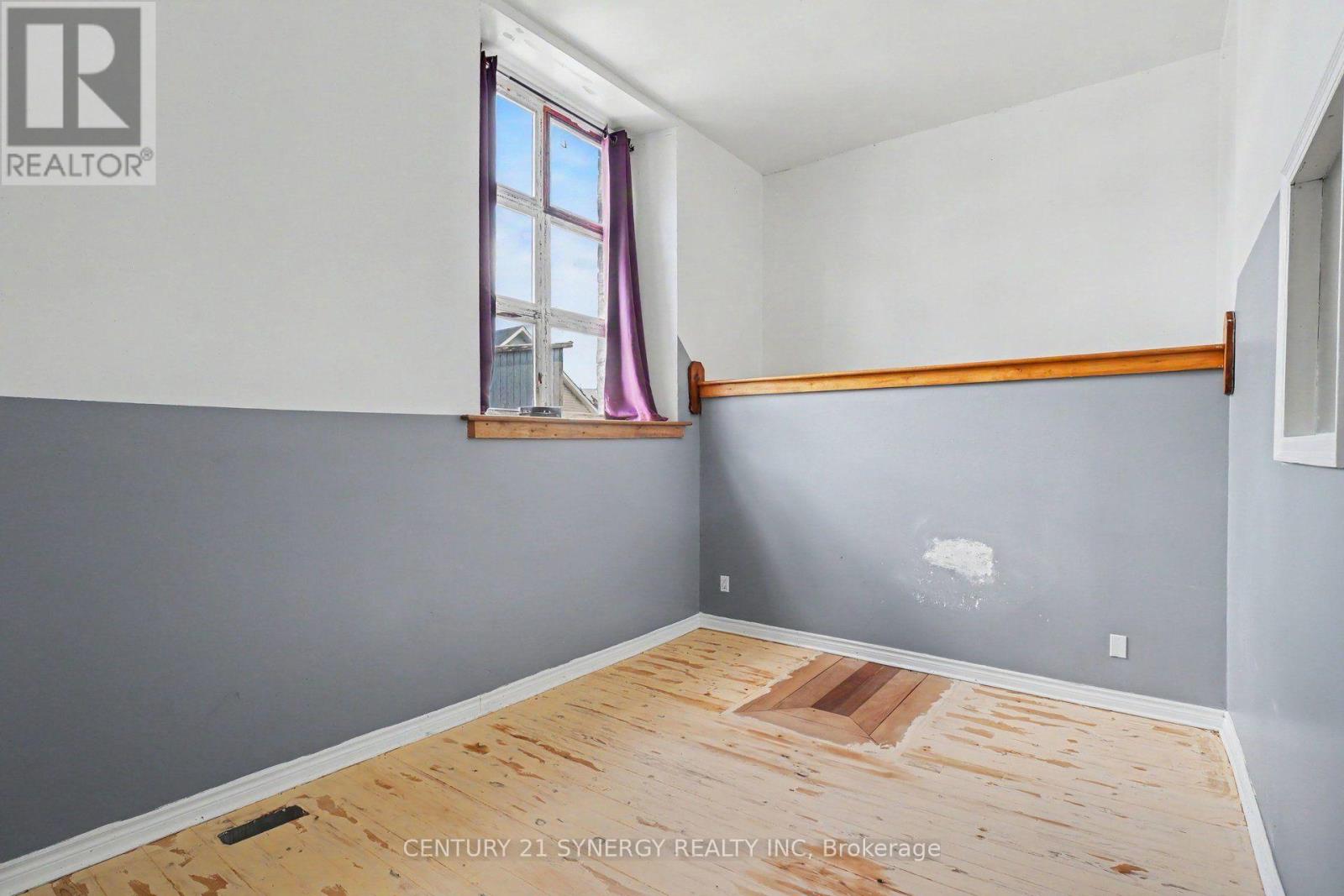 38 Main Street E Property Photo 43
