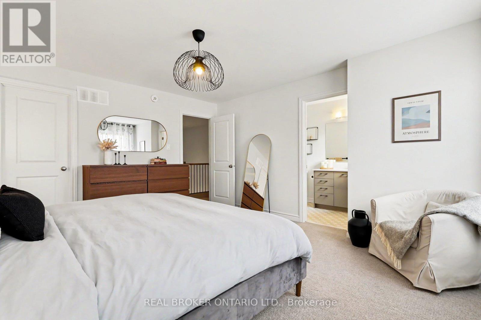 769 Cairn Crescent Property Photo 24