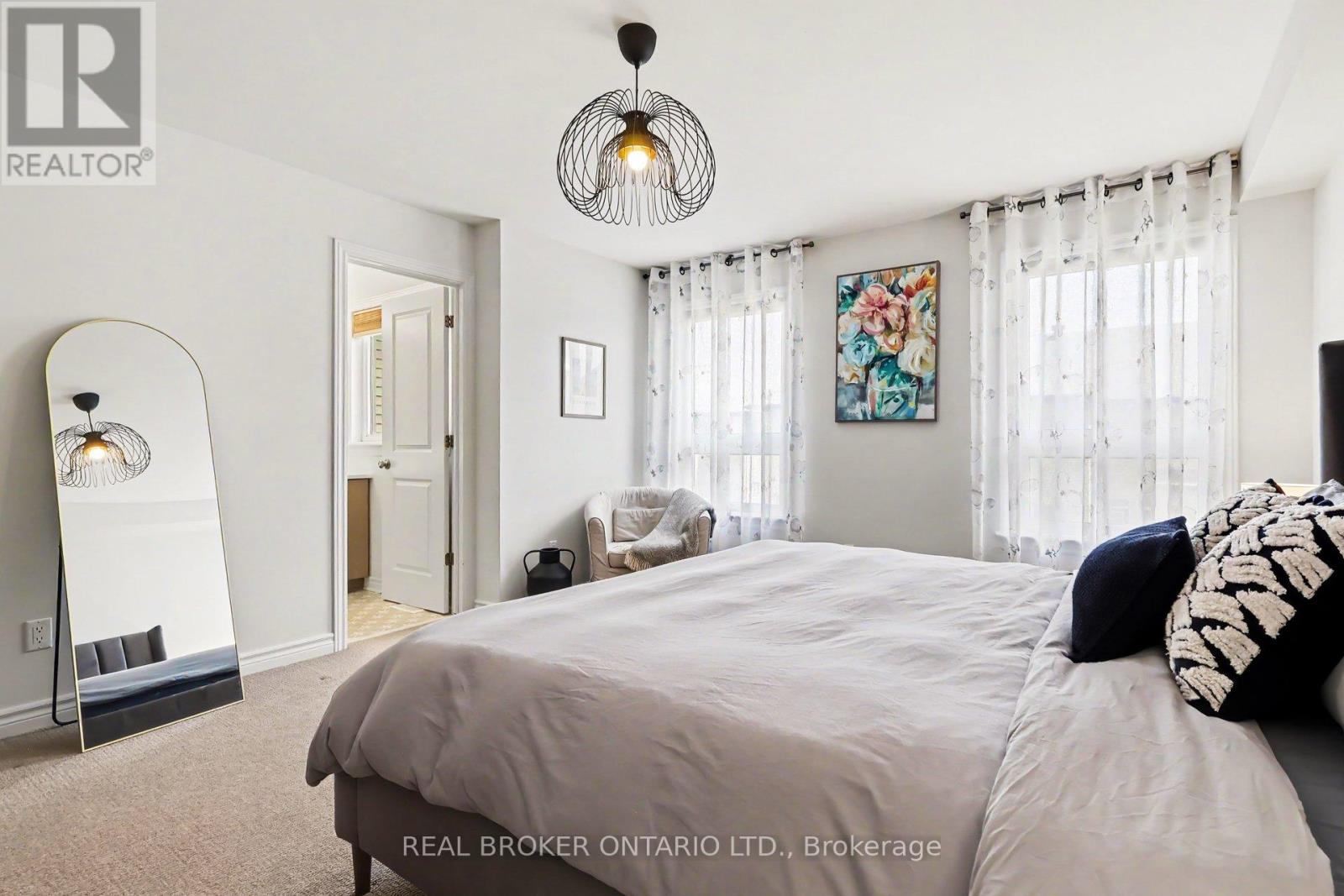 769 Cairn Crescent Property Photo 25