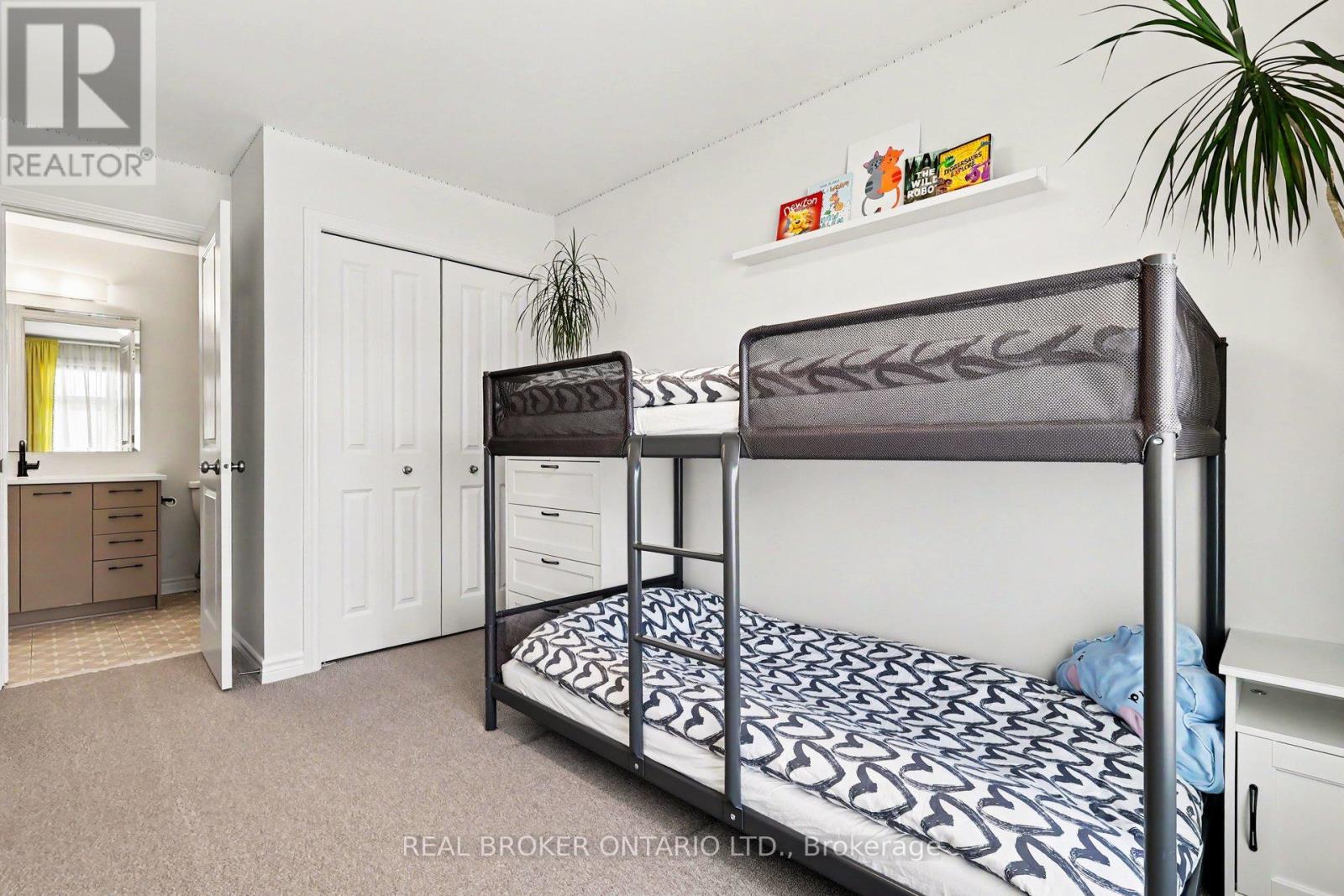 769 Cairn Crescent Property Photo 30