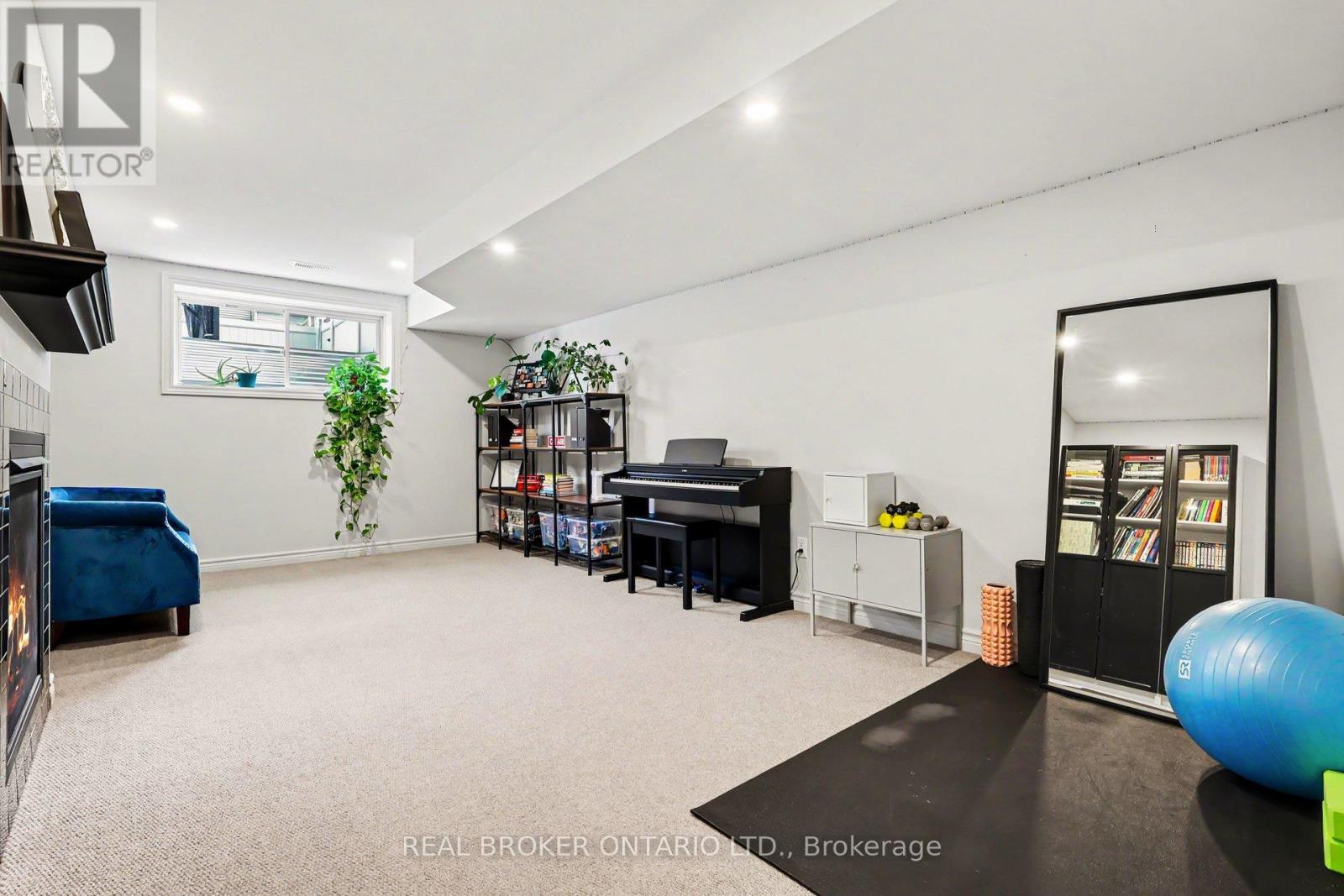 769 Cairn Crescent Property Photo 34