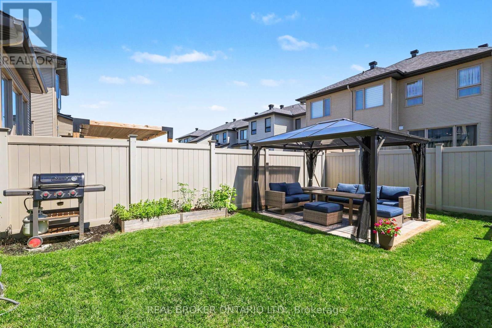769 Cairn Crescent Property Photo 38