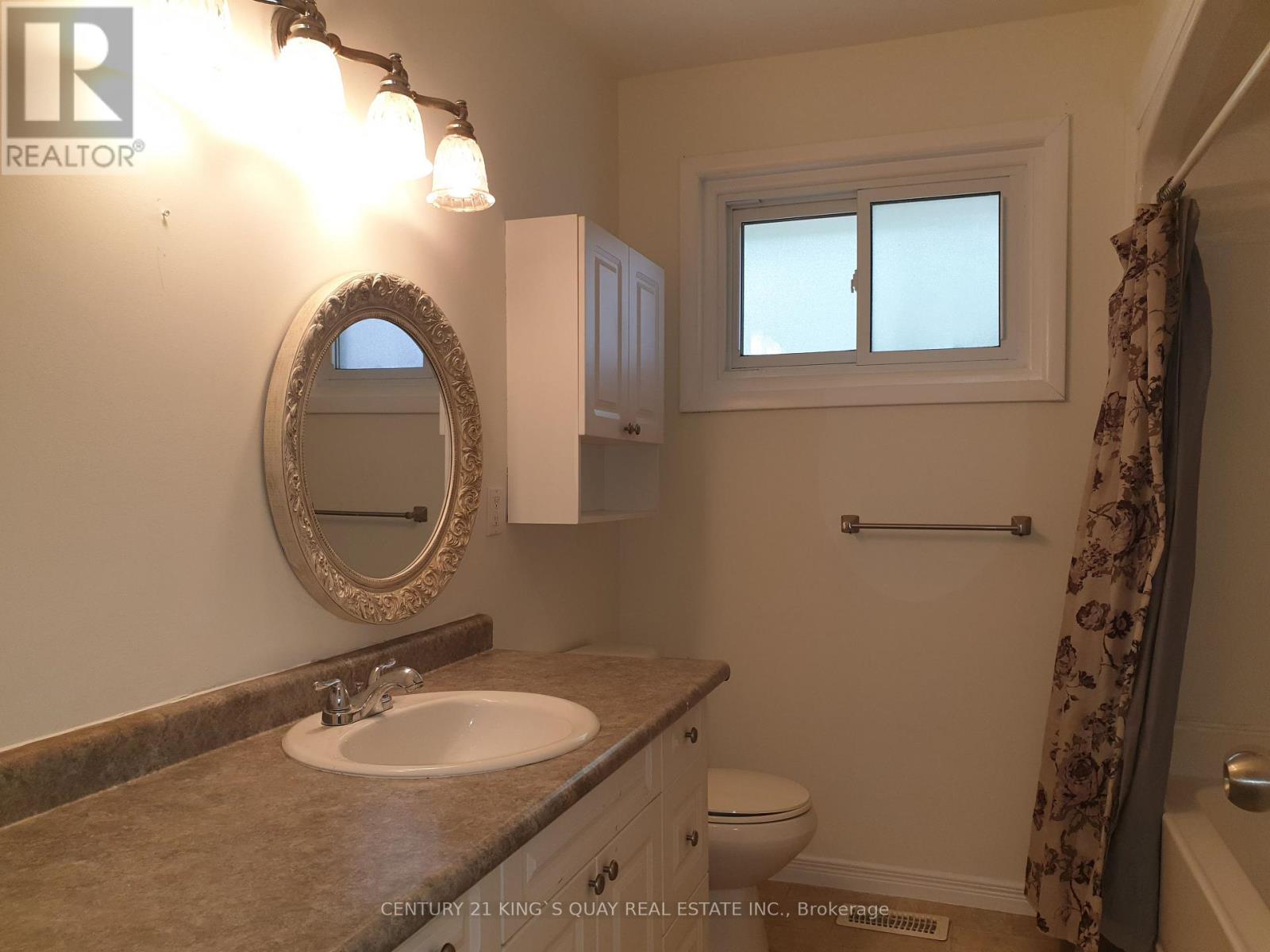 18 Manor Crescent Property Photo 9