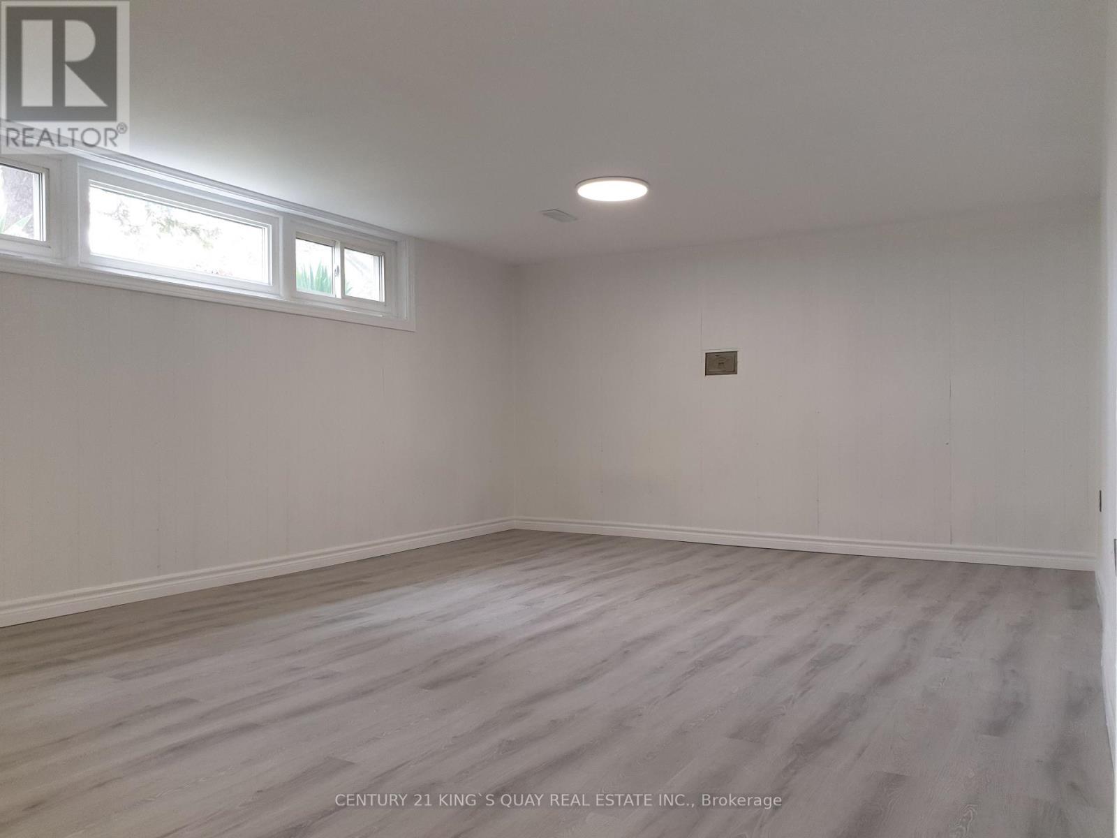 18 Manor Crescent Property Photo 20