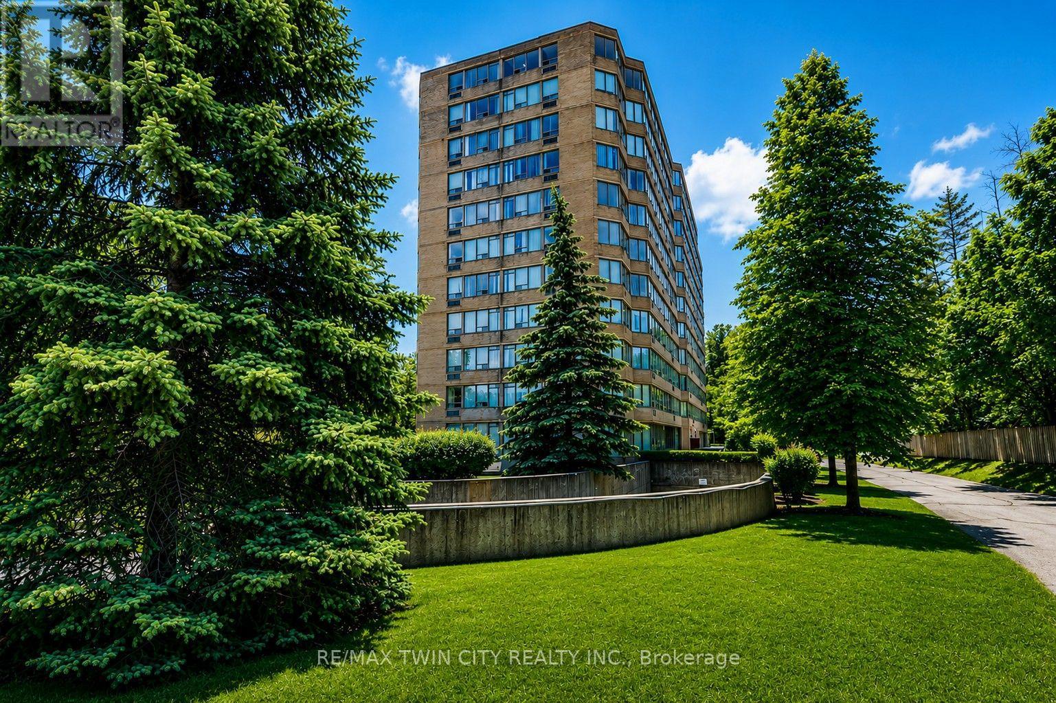 503 - 3227 King Street E Property Photo 2