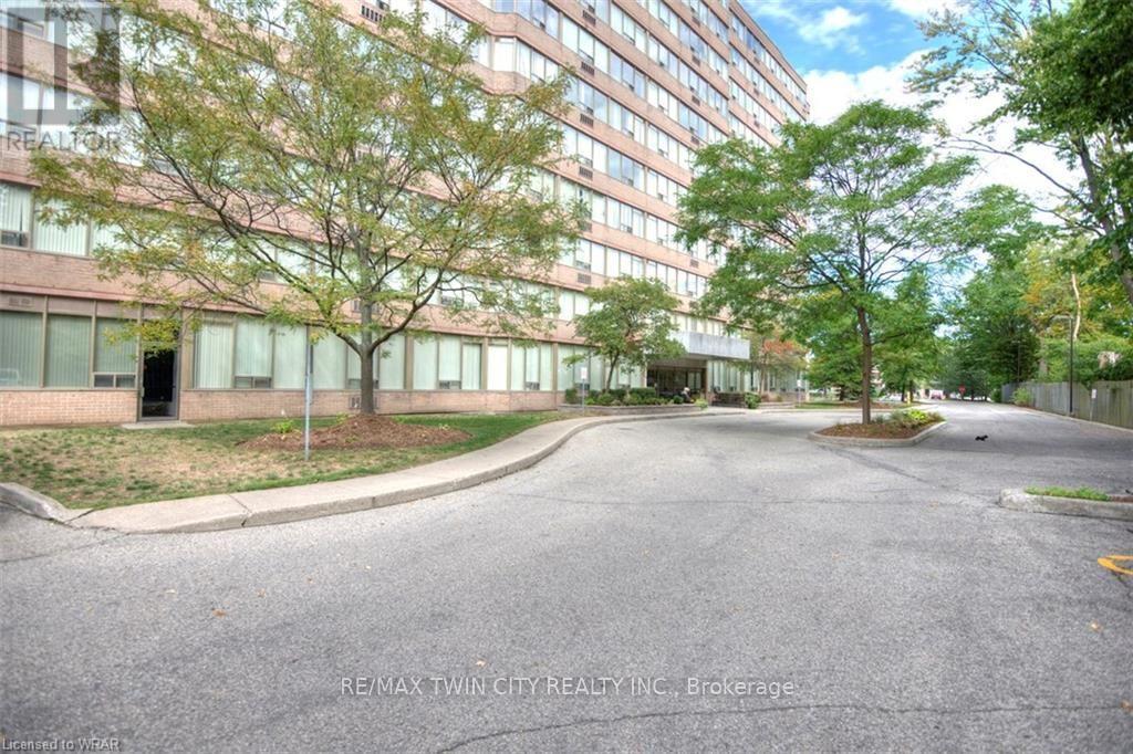 503 - 3227 King Street E Property Photo 4