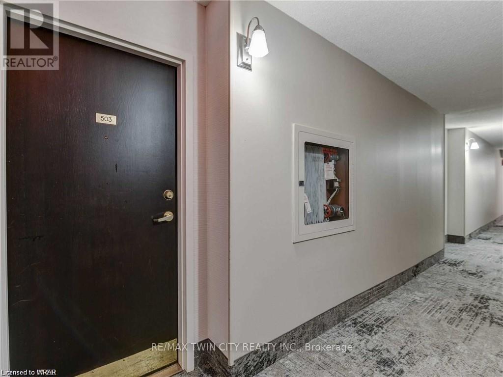 503 - 3227 King Street E Property Photo 9