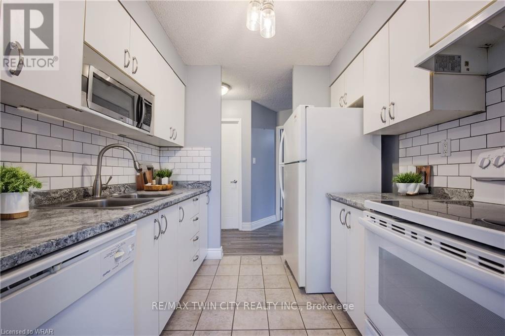 503 - 3227 King Street E Property Photo 11