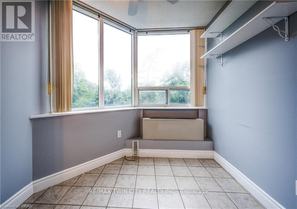 503 - 3227 King Street E Property Photo 16