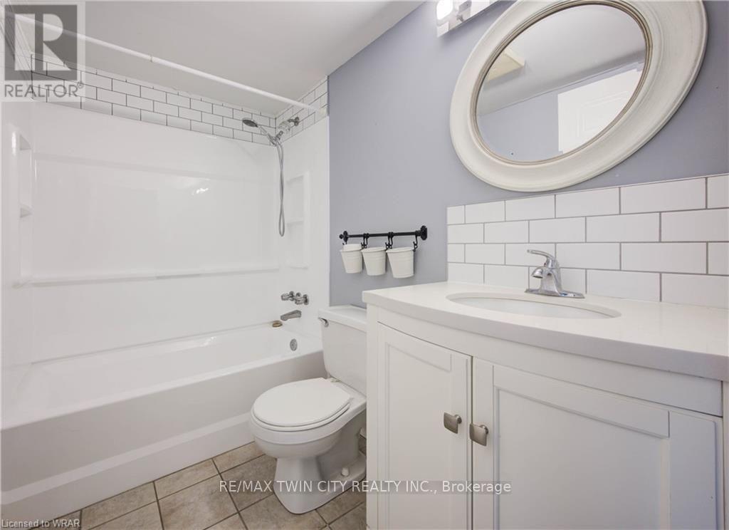 503 - 3227 King Street E Property Photo 19