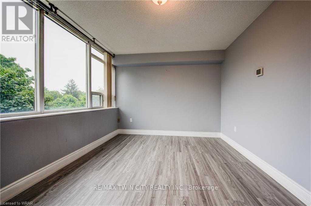 503 - 3227 King Street E Property Photo 22