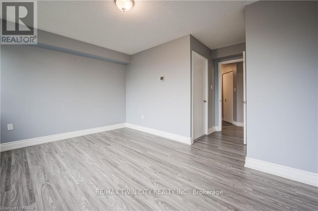 503 - 3227 King Street E Property Photo 23