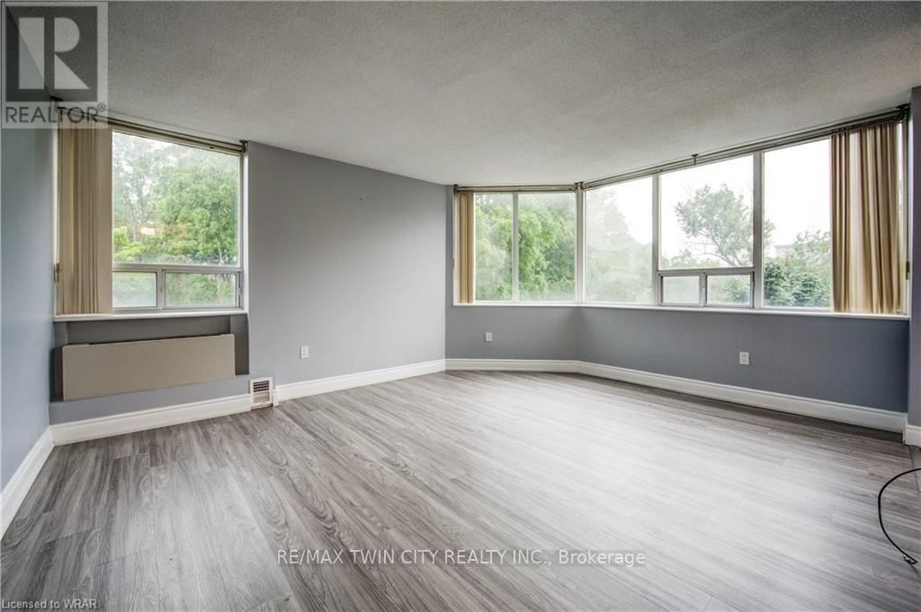 503 - 3227 King Street E Property Photo 25