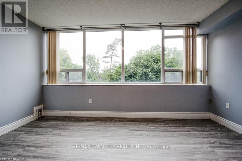 503 - 3227 King Street E Property Photo 26