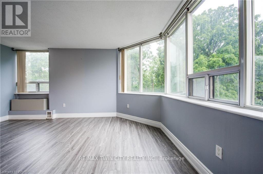 503 - 3227 King Street E Property Photo 27