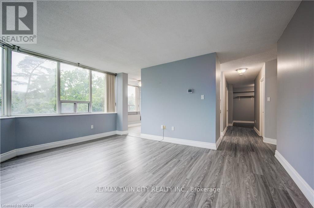 503 - 3227 King Street E Property Photo 28