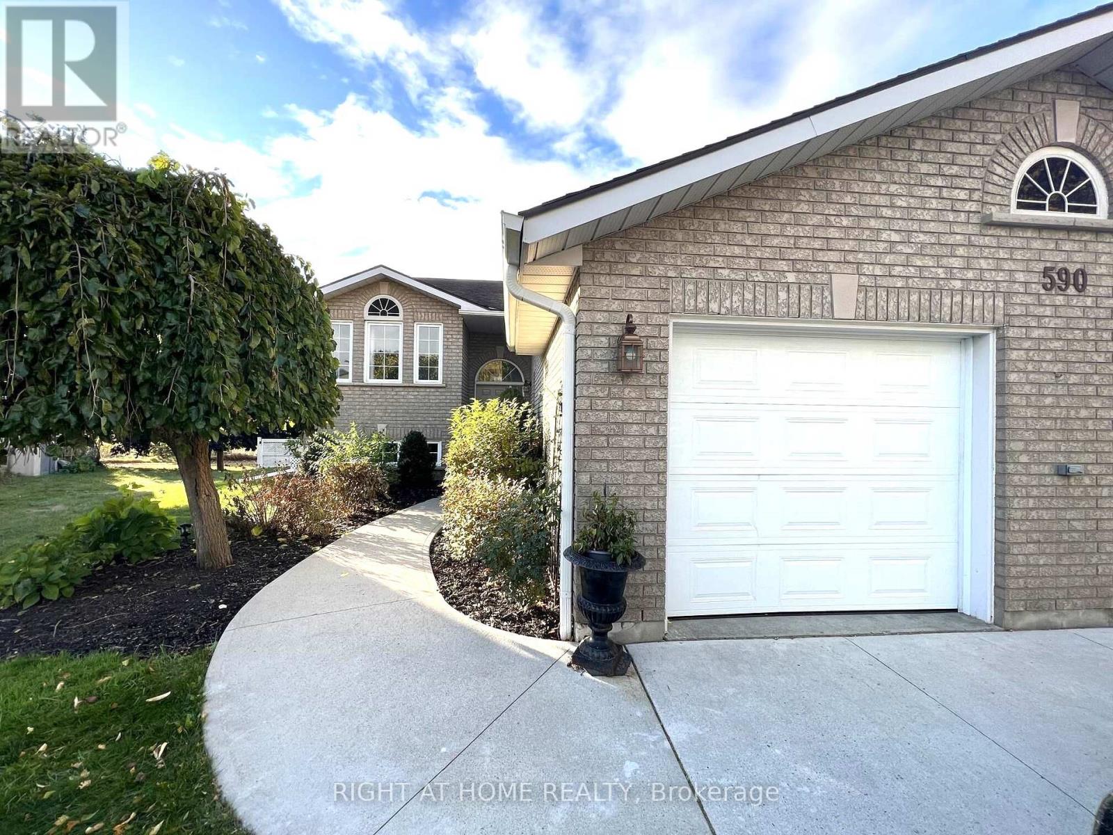 590 Arbour Crescent Property Photo 3