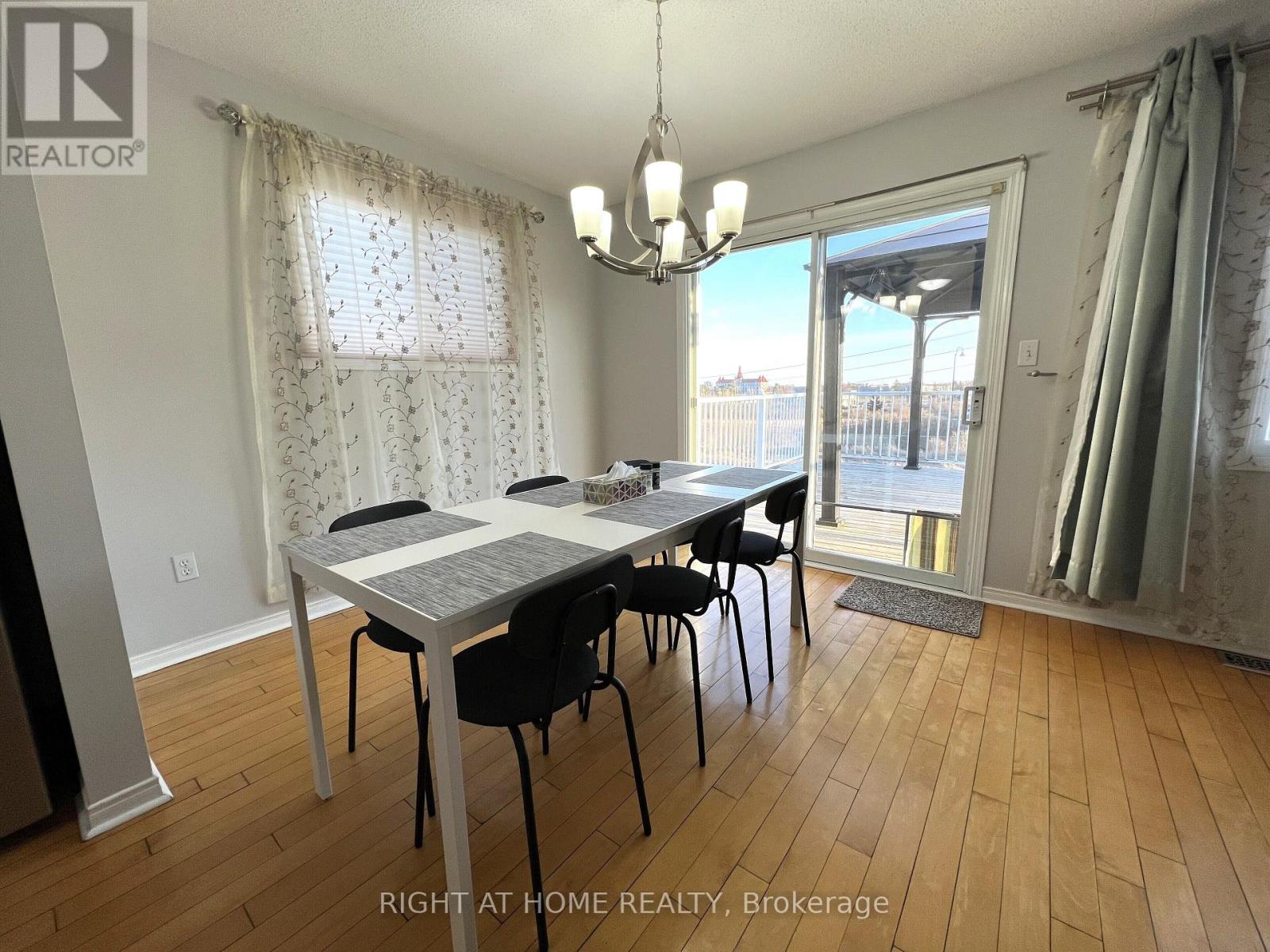 590 Arbour Crescent Property Photo 9