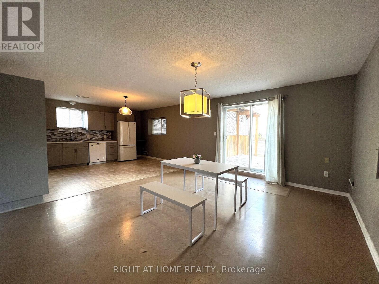 590 Arbour Crescent Property Photo 25