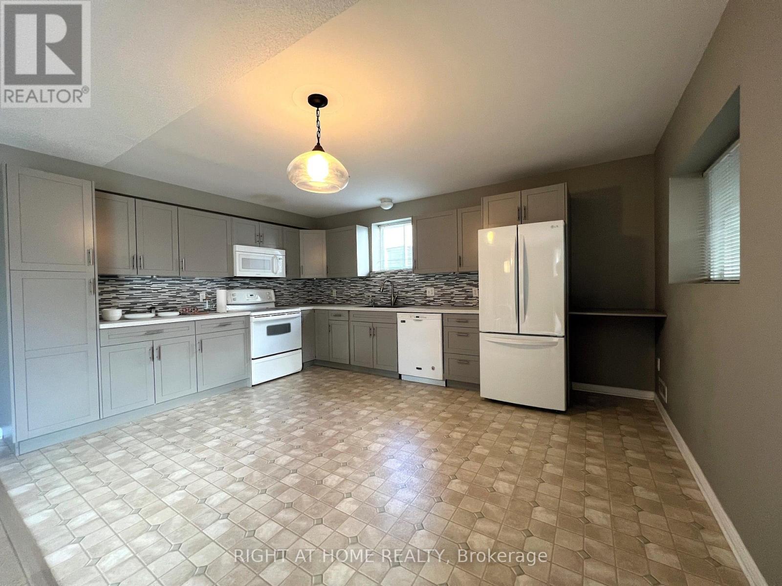 590 Arbour Crescent Property Photo 27