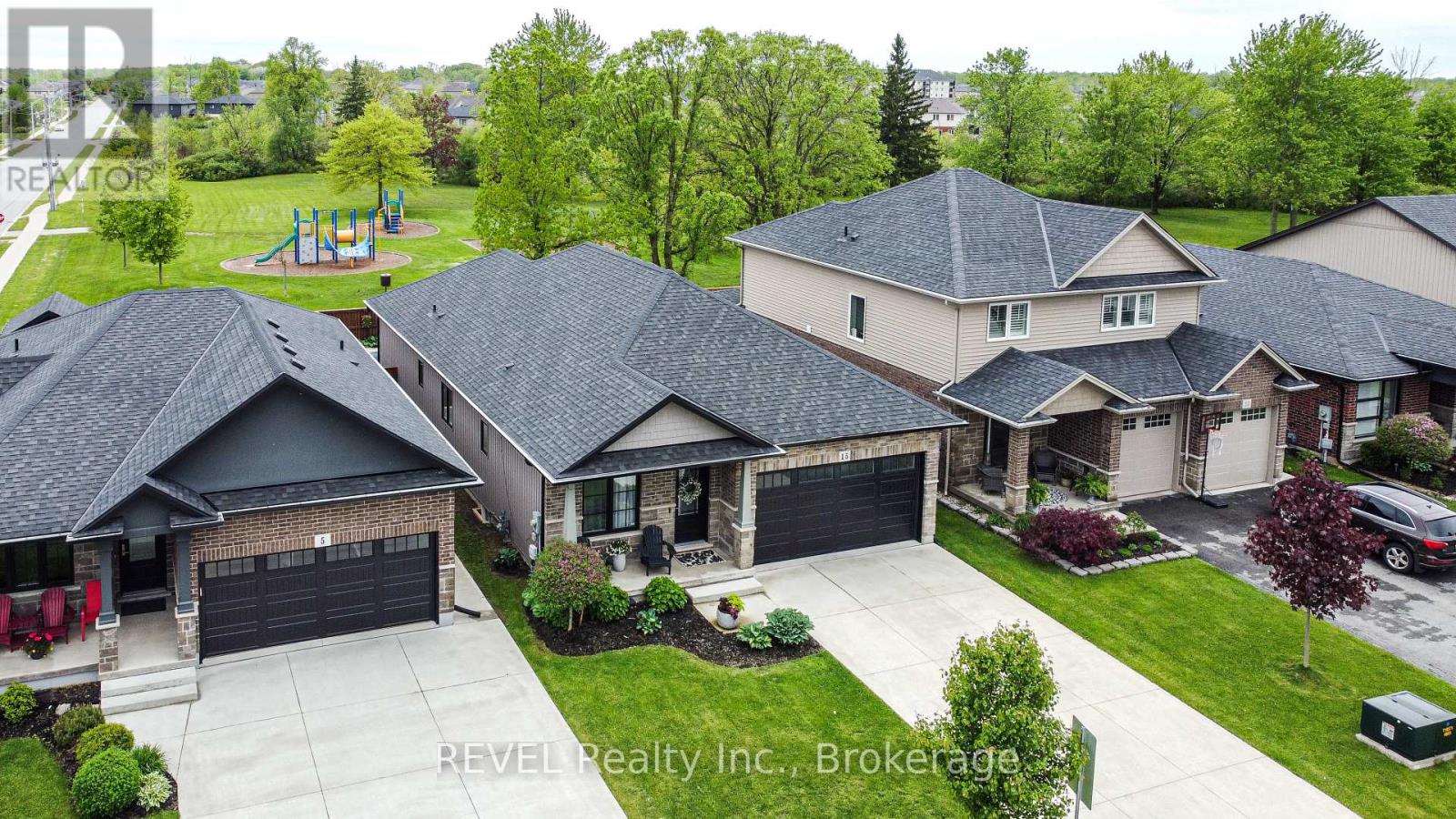 15 Willowbrook Drive Property Photo 1