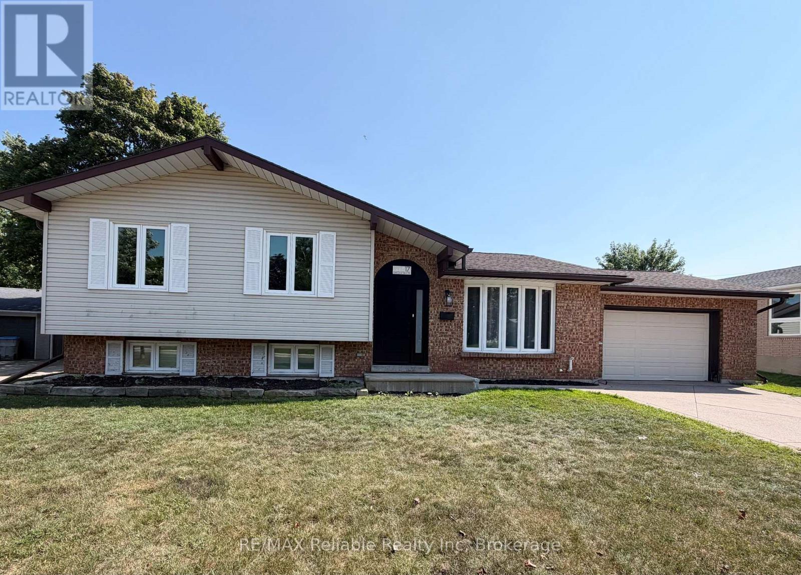 17 Suncoast Drive W Property Photo 1