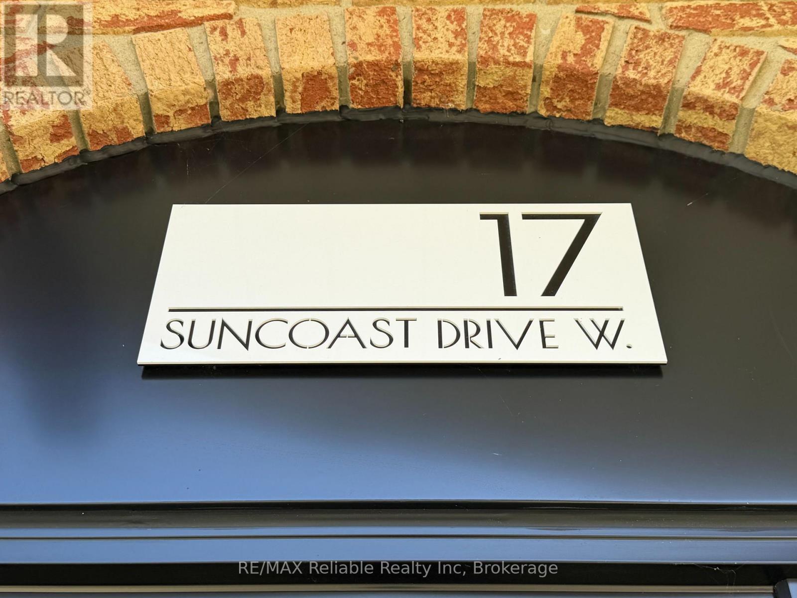 17 Suncoast Drive W Property Photo 3