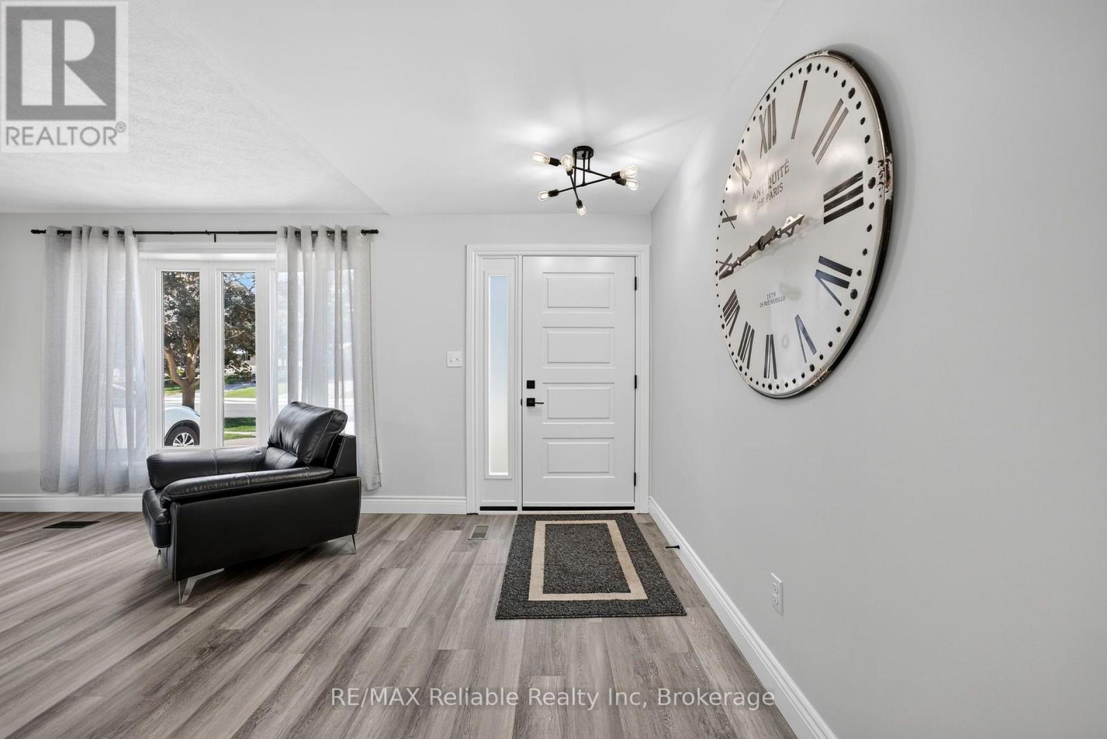 17 Suncoast Drive W Property Photo 4