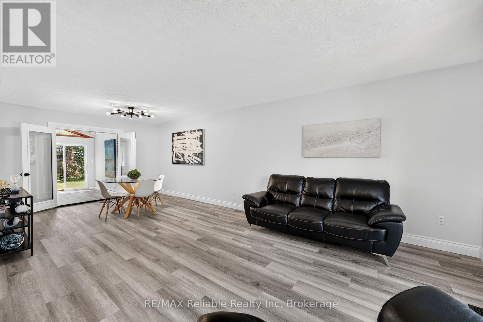 17 Suncoast Drive W Property Photo 8