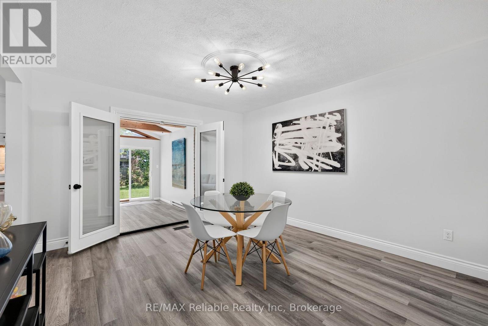 17 Suncoast Drive W Property Photo 9