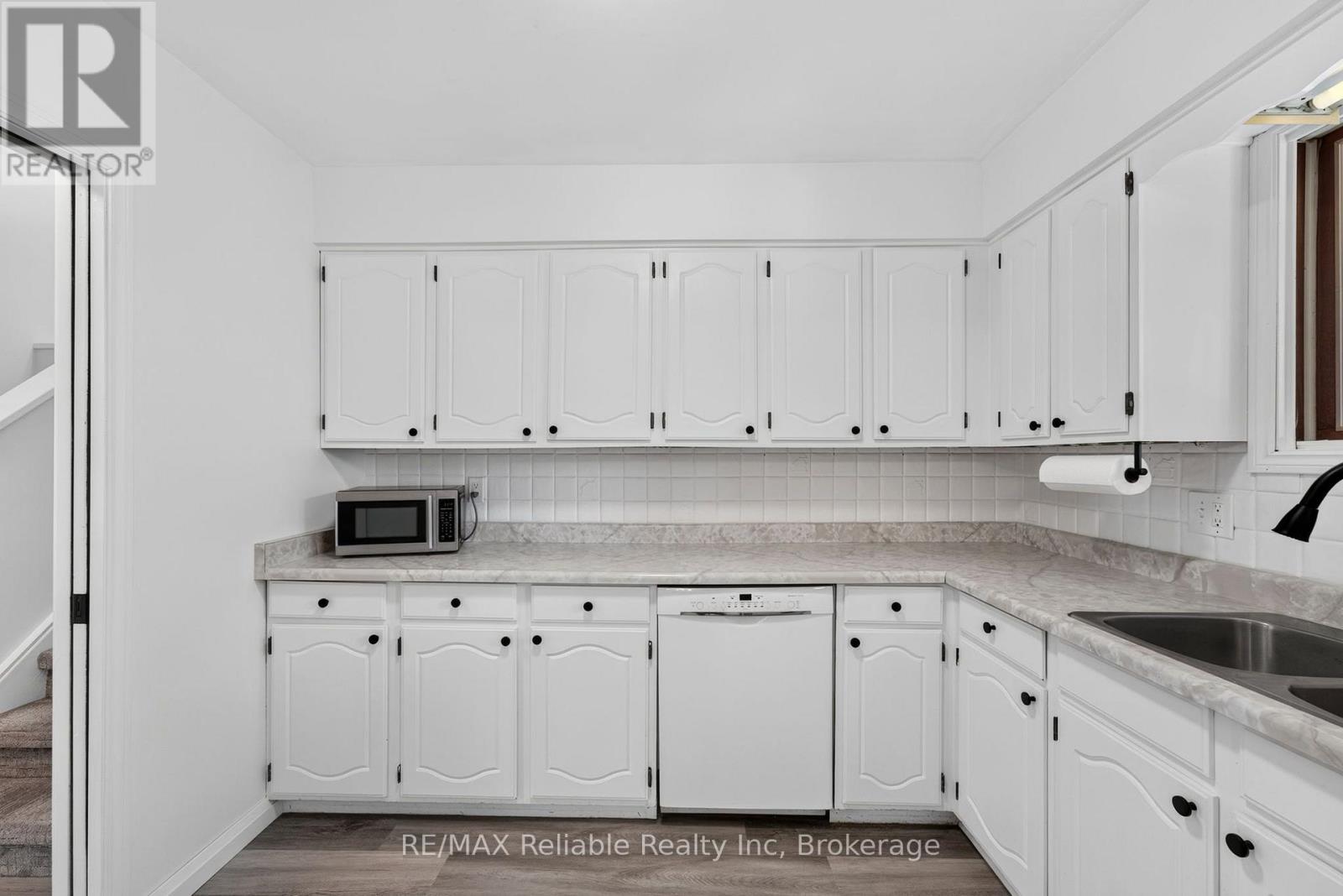 17 Suncoast Drive W Property Photo 14