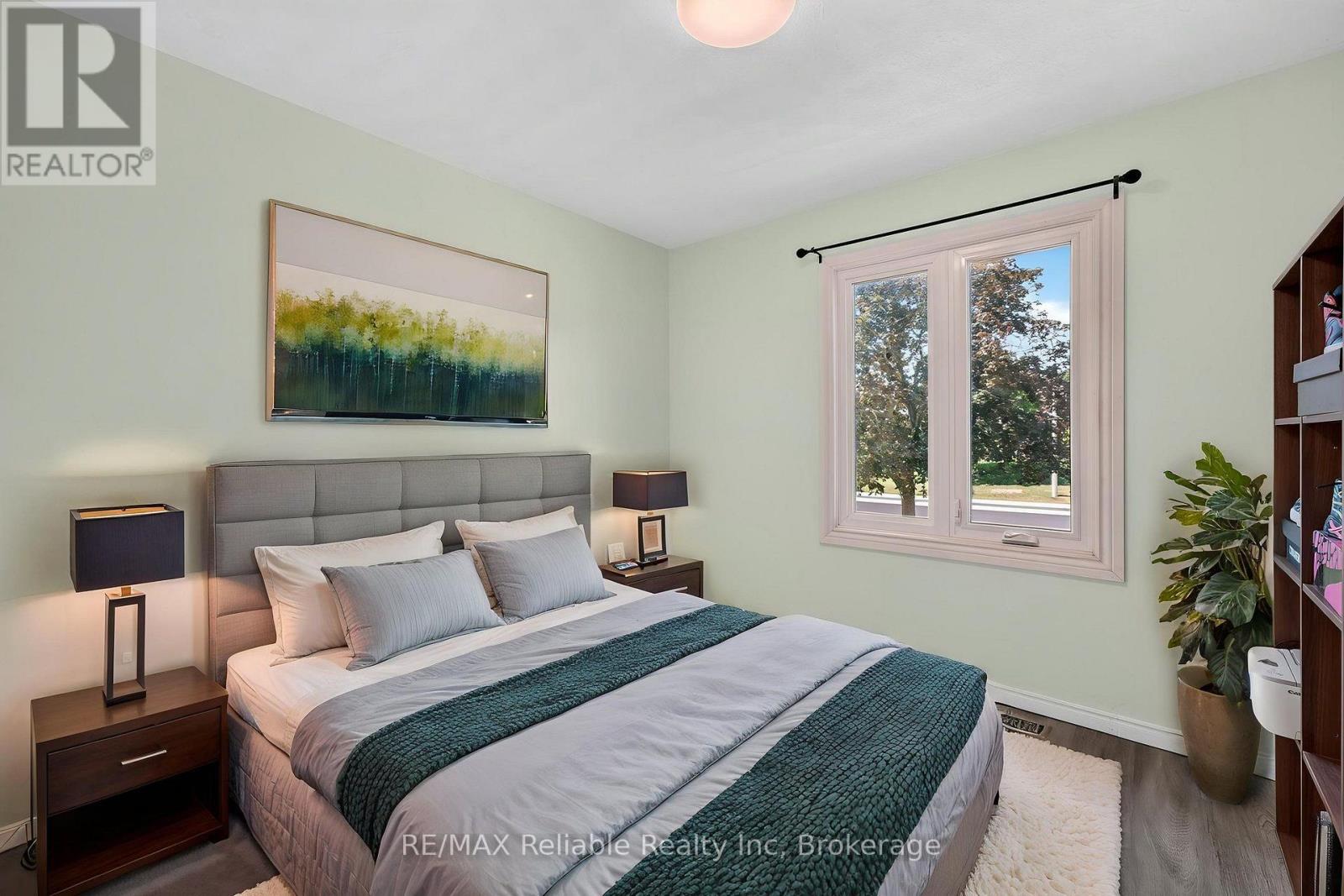 17 Suncoast Drive W Property Photo 23