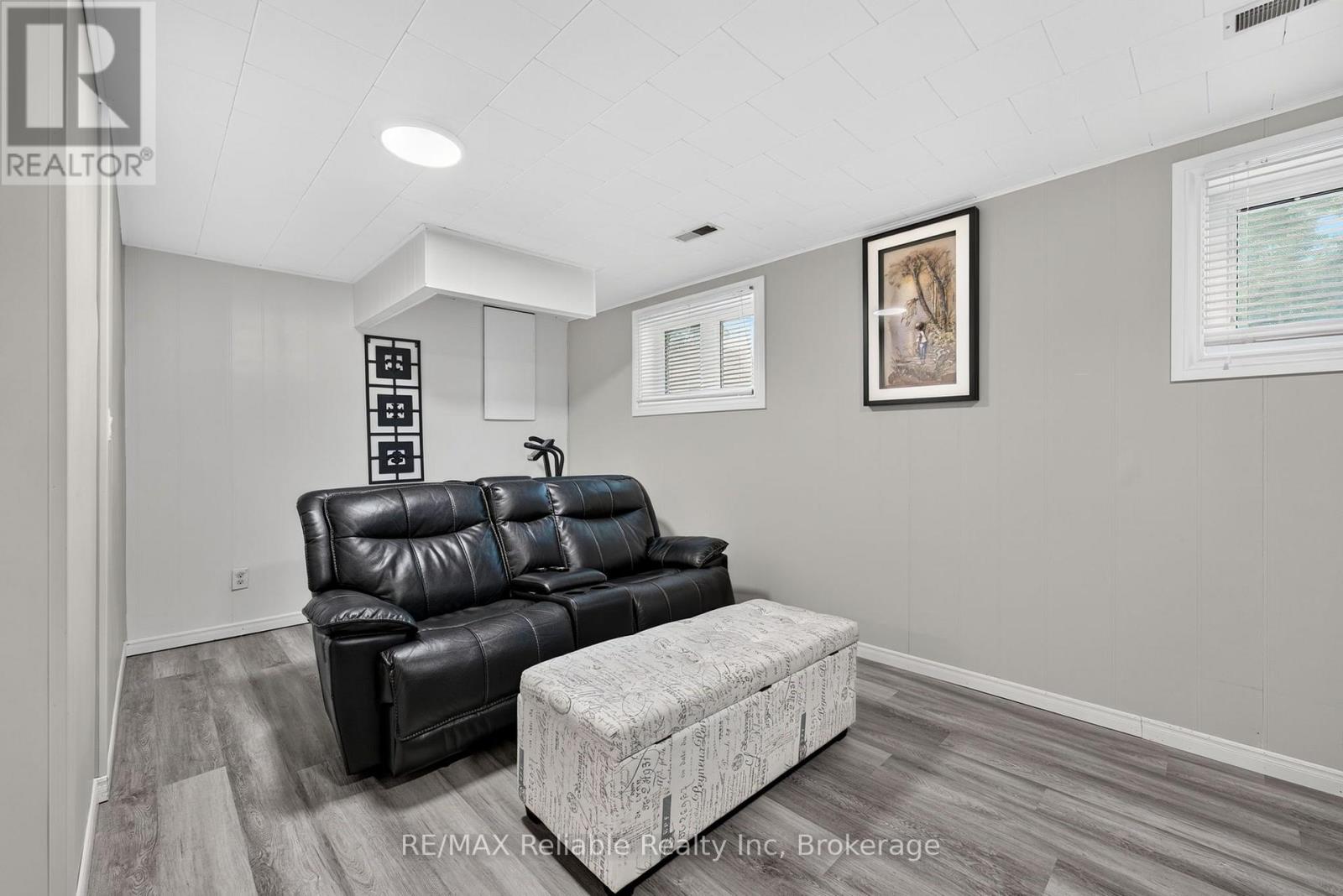 17 Suncoast Drive W Property Photo 29